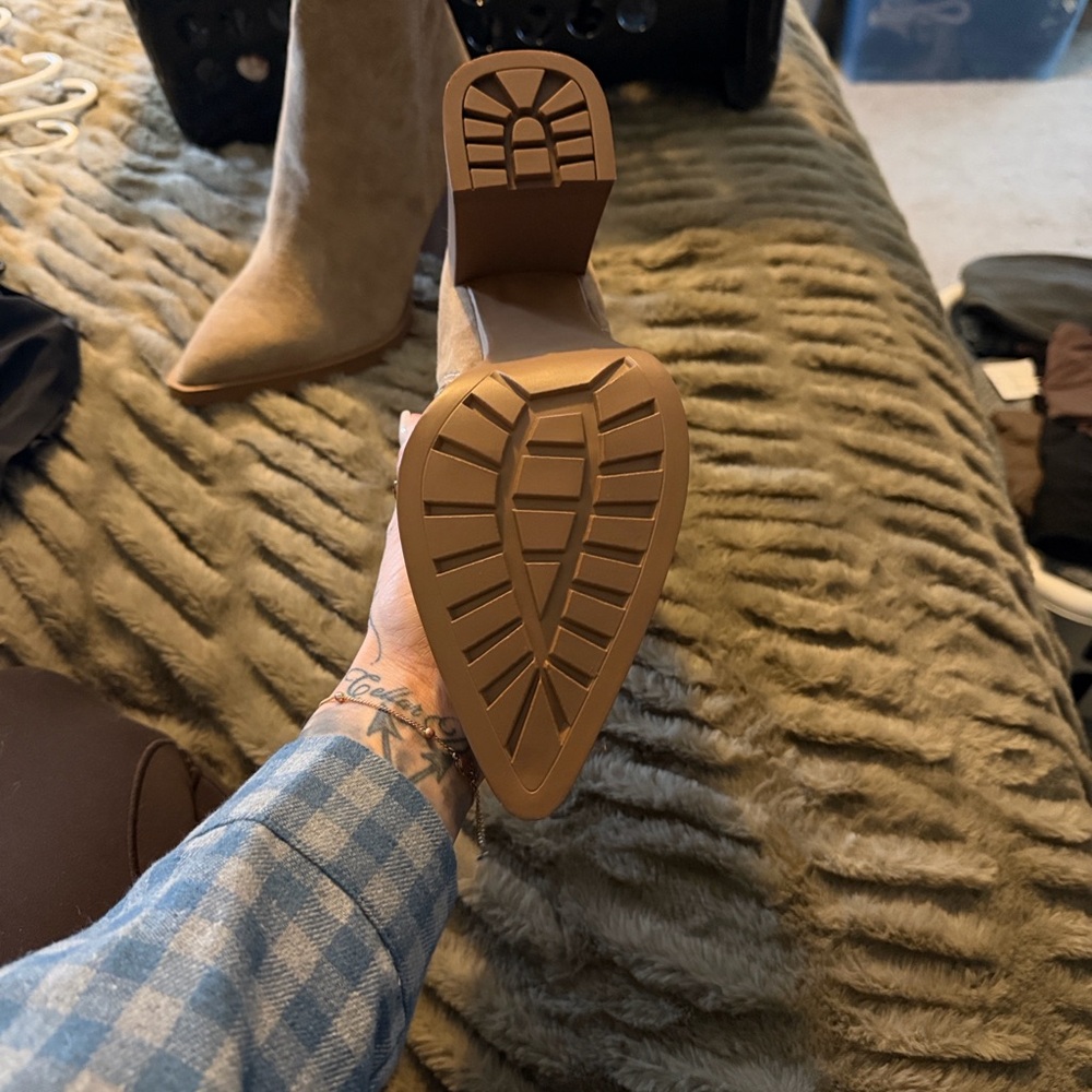 Steve Madden Tan Suede Block Heel Boots - Picture 8 of 9